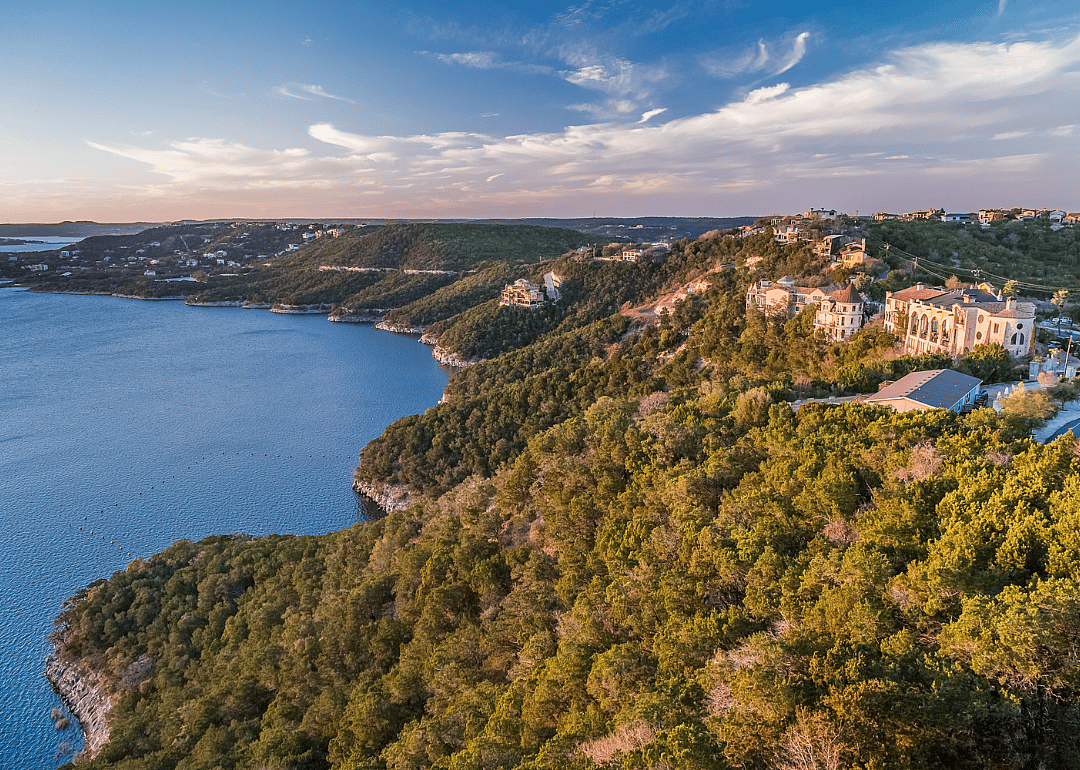 Luxury houses on the coast of Lake Travis in Austin.
