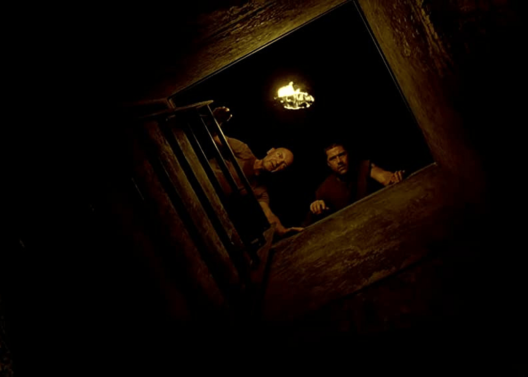 Matthew Fox and Terry O'Quinn in Lost, Season 2, Episode 1