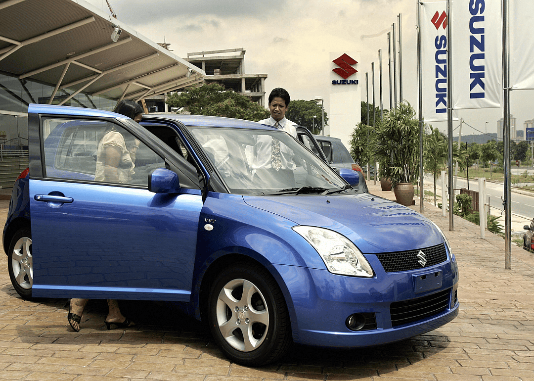 Customers inspecting the Suzuki Swift.
