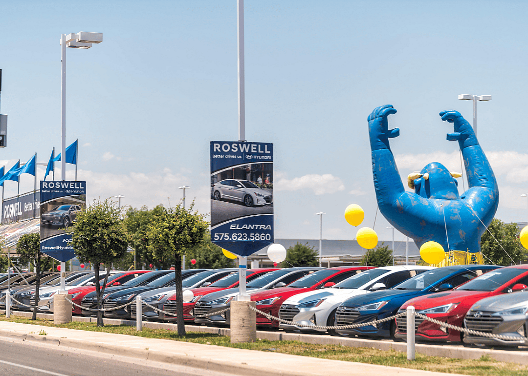 Street road sign for Elantra car dealership in Roswell, New Mexico