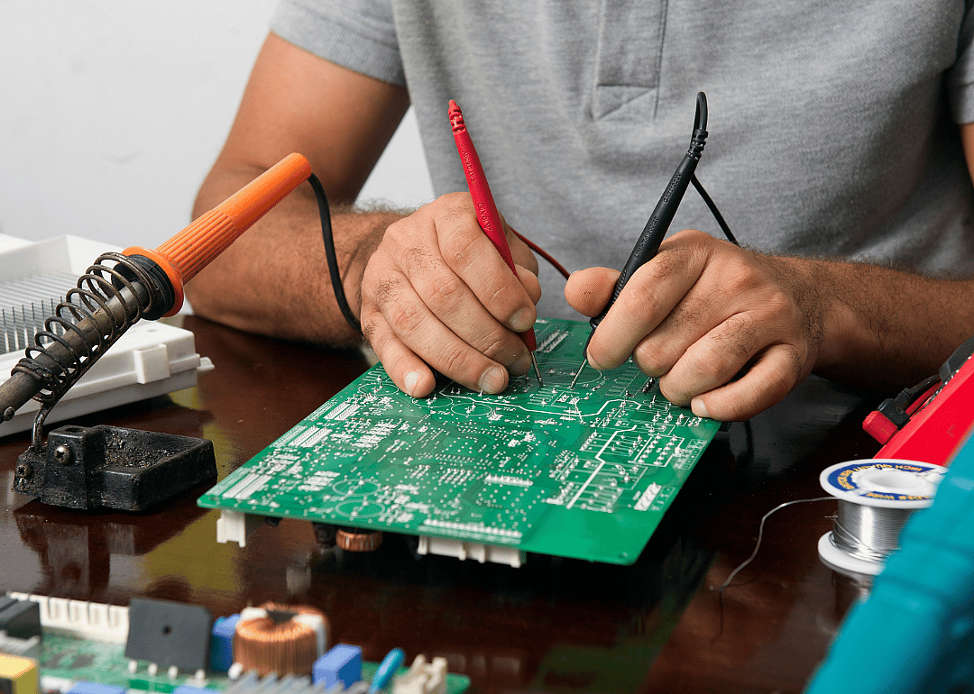 #24. Electrical and electronics repairers, commercial and industrial equipment