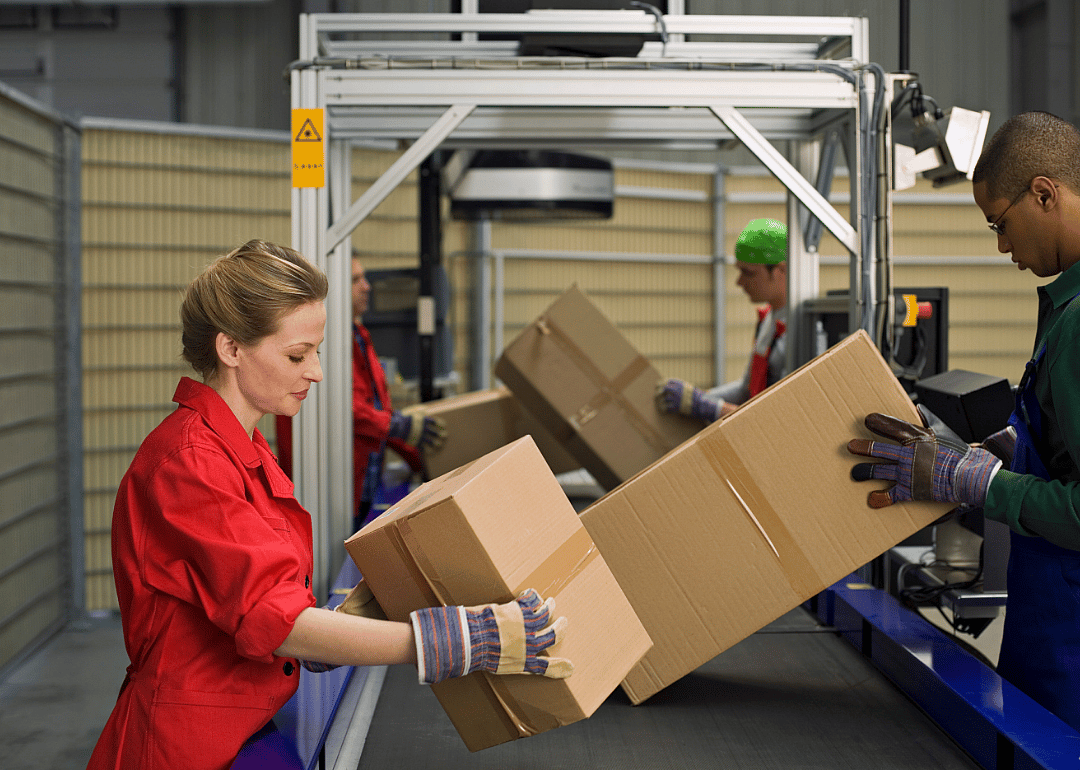 Conveyor tenders look at boxes