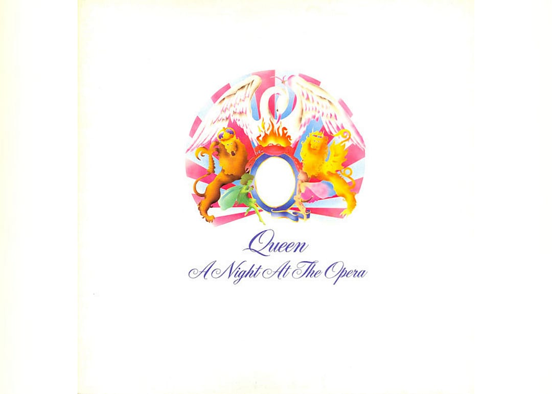 A colorful half circle with a swan, two lions and fairies.