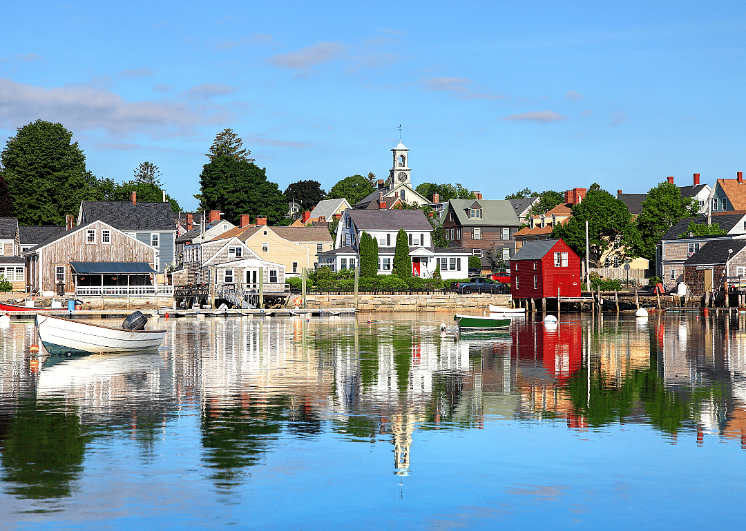 Homes in Portsmouth on the water.