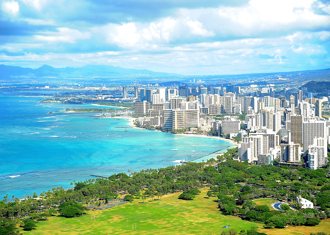 Turquoise water and beach along the downtown coastline of Honolulu.