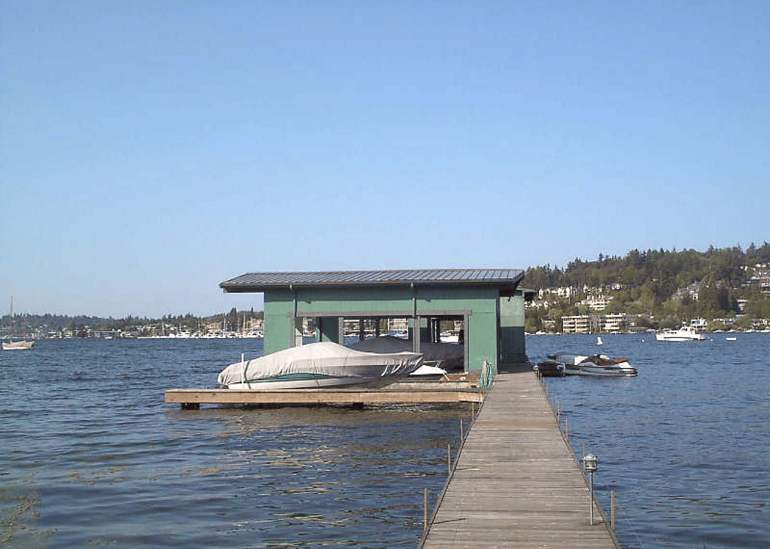 Boats and homes on the water.