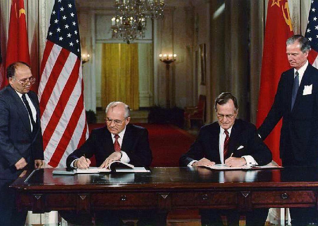 1990: Chemical Weapons Accord