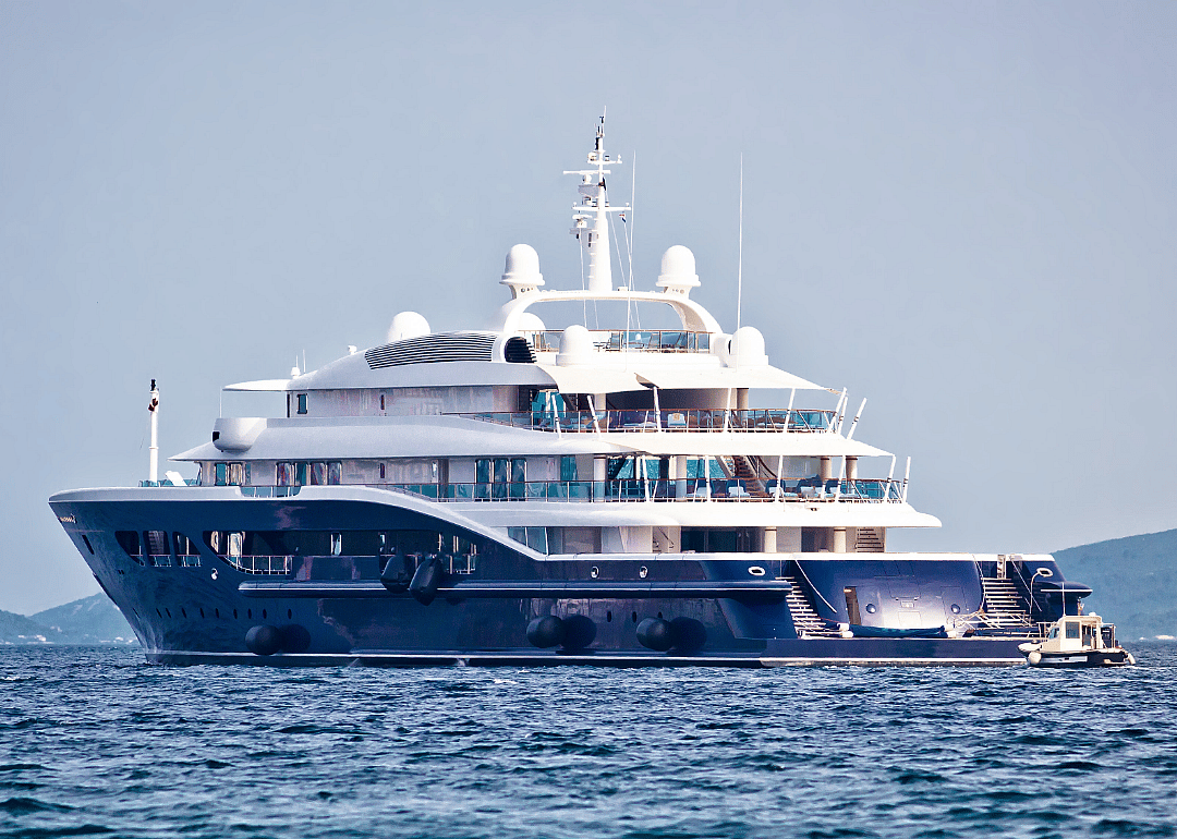 Billionaires: 724