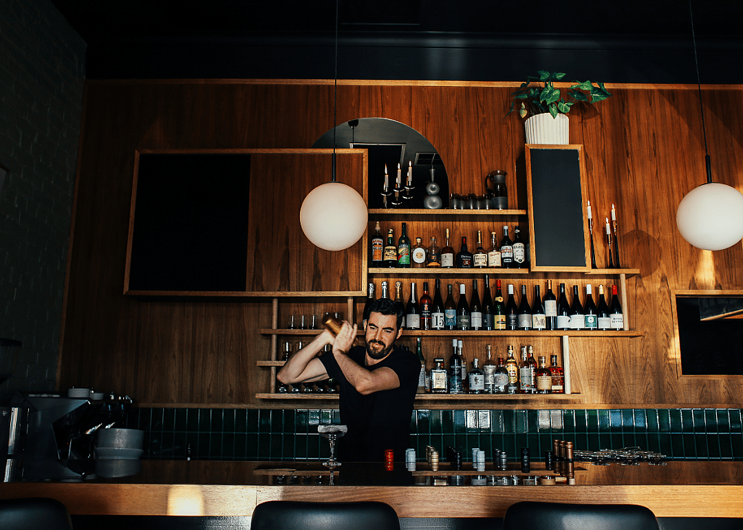 Bars and nightclubs: 60,138 establishments