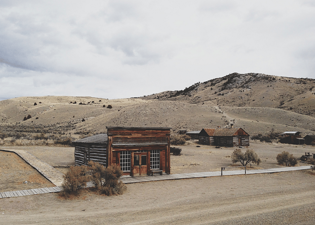Ghost towns: 3,800+