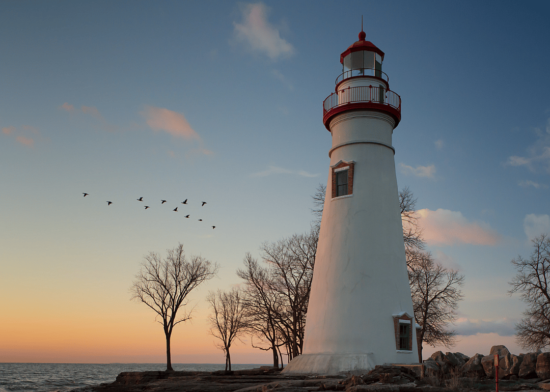 Lighthouses: 700