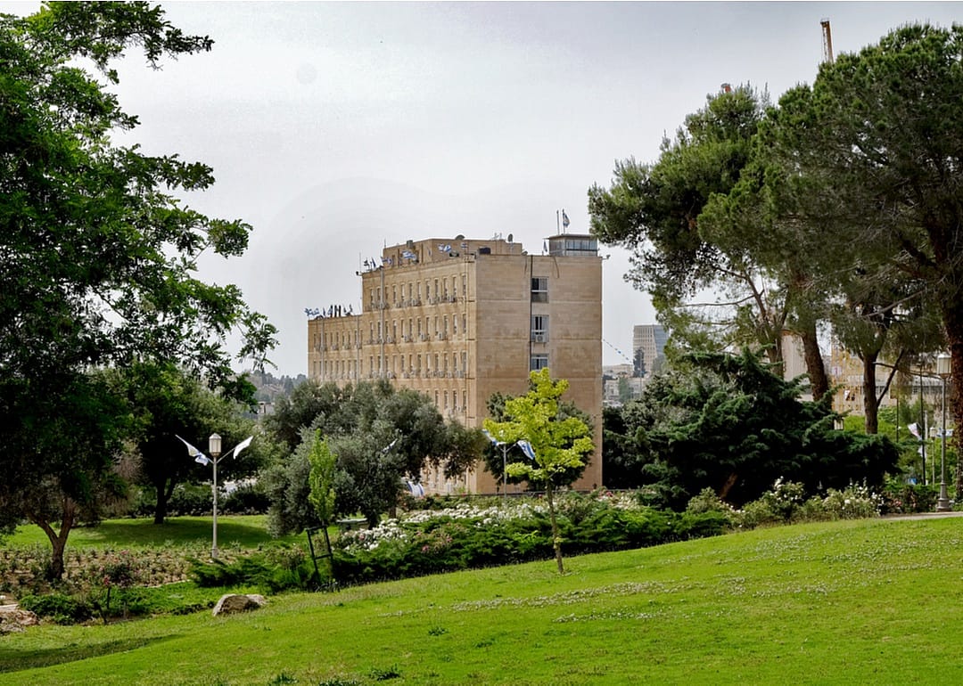 Benjamin Netanyahu: Beit Aghion