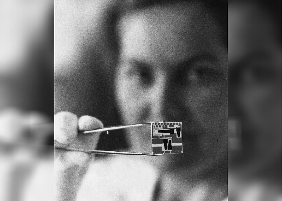 1958: Microchips