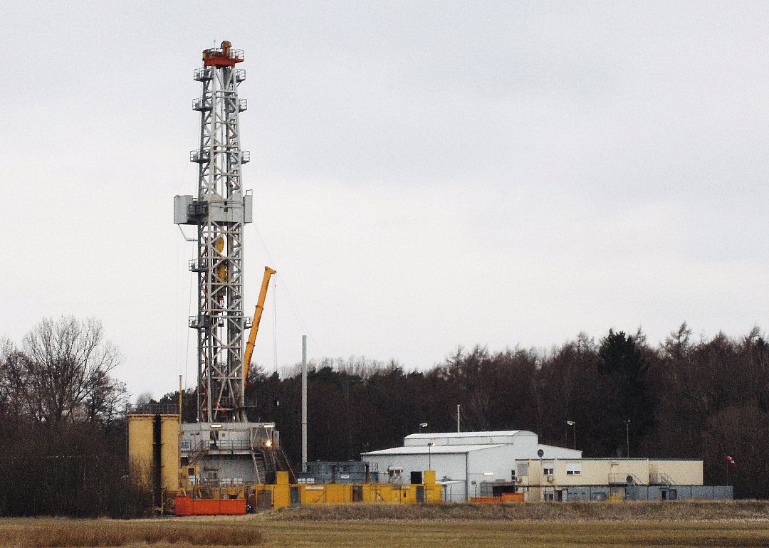 1977: Modern hydraulic fracturing