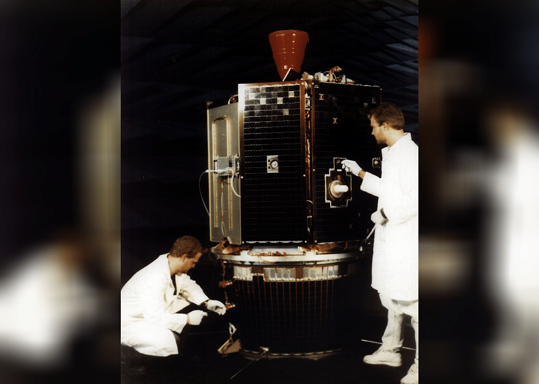 1994: The Clementine spacecraft