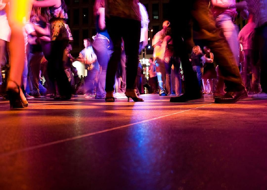 2009: Flash mob weddings