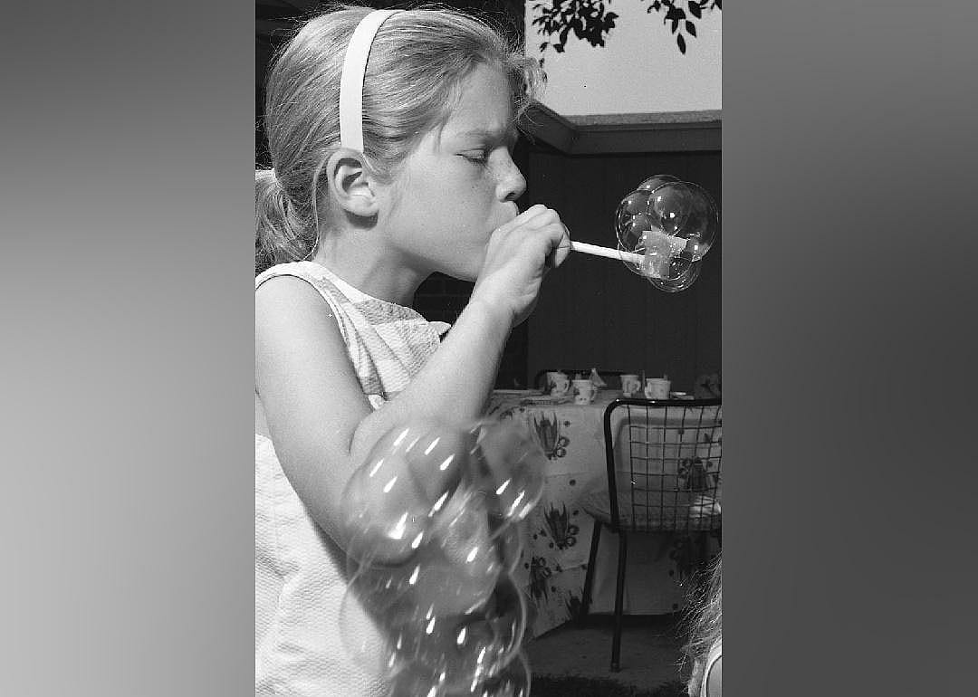 1940: Bubbles