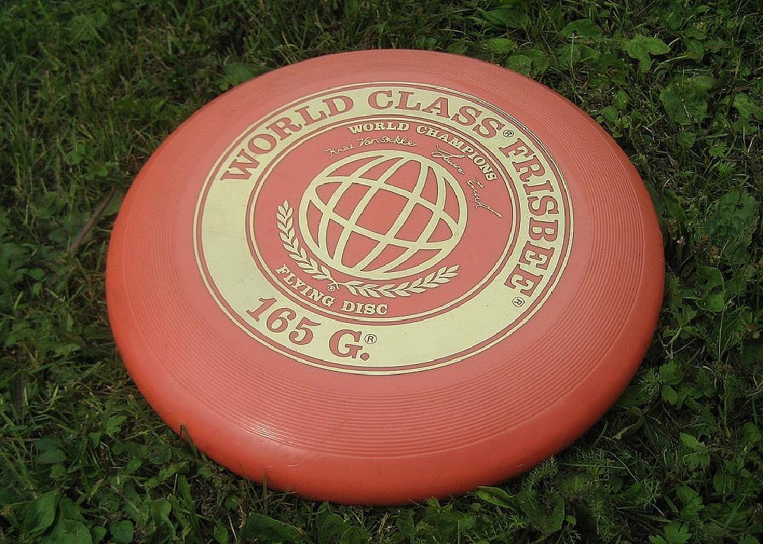 1957: Frisbee