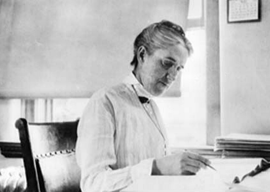 1912: Henrietta Leavitt's discovery of a way to estimate the distance of stars