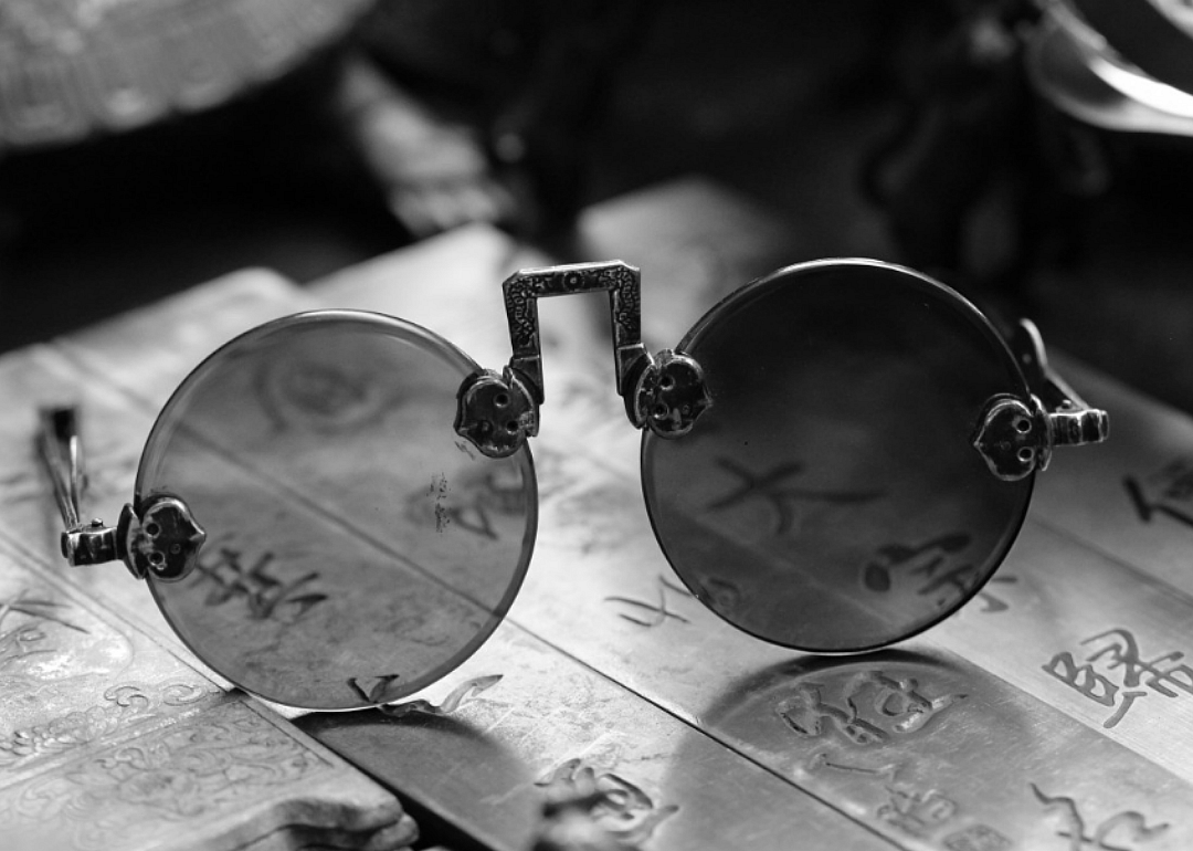 1268: First recorded mention of optical lenses
