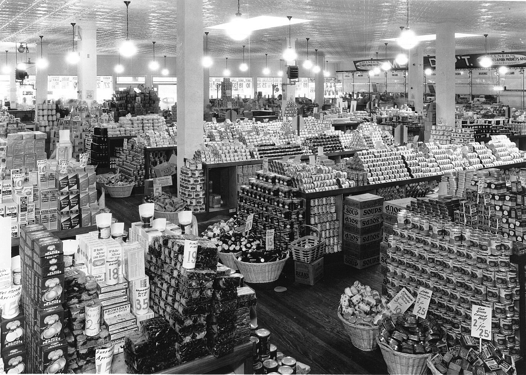 1930: America’s first supermarket opens in Queens