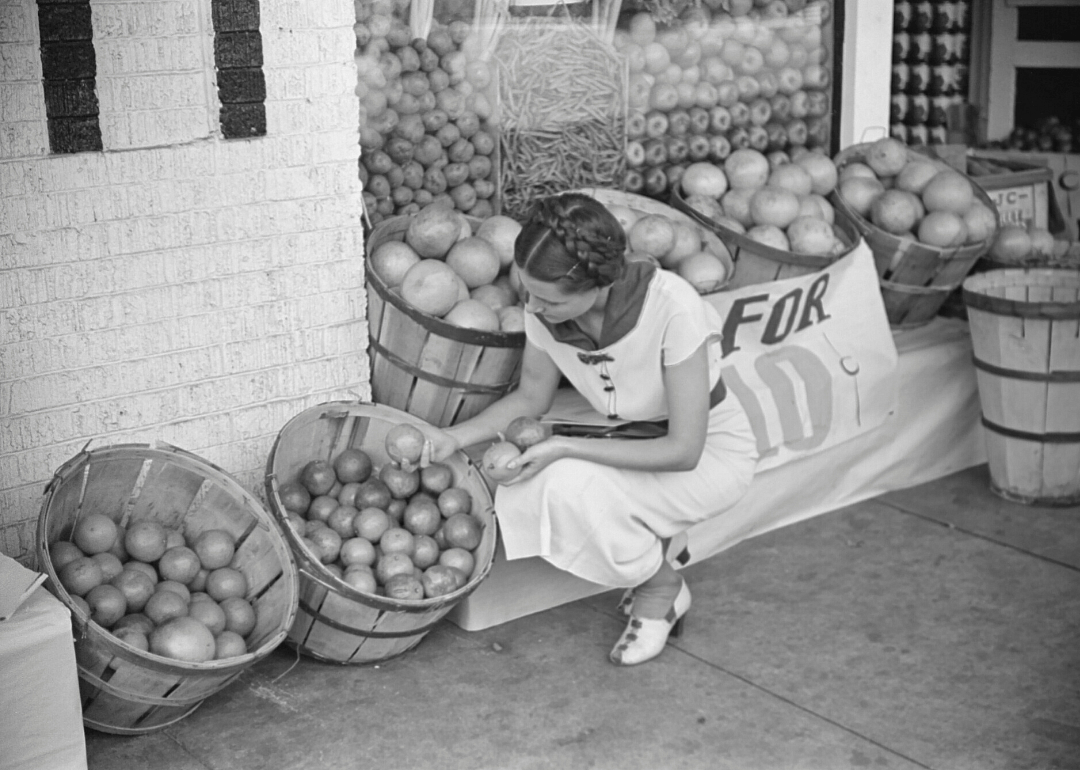 1935: Groceries eat up 25% of household budgets