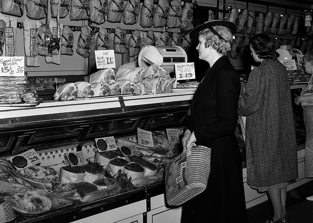 1947: Vacuum-packaged food becomes available