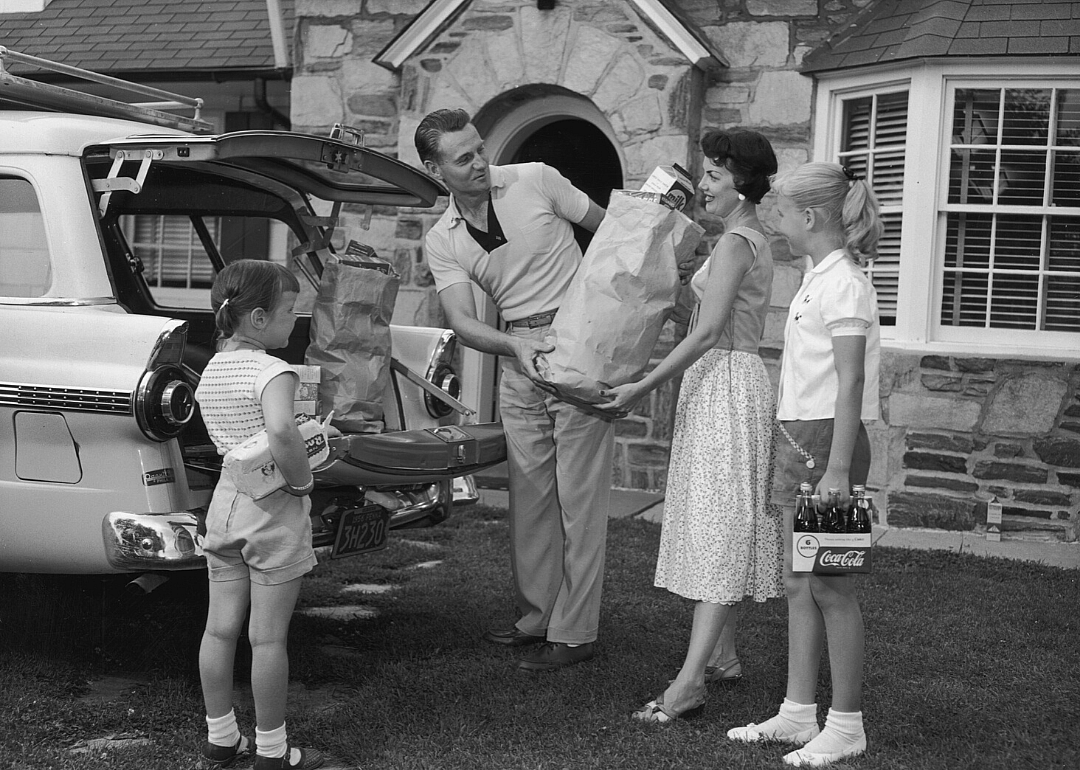 1953: Inventors create material for plastic grocery bags