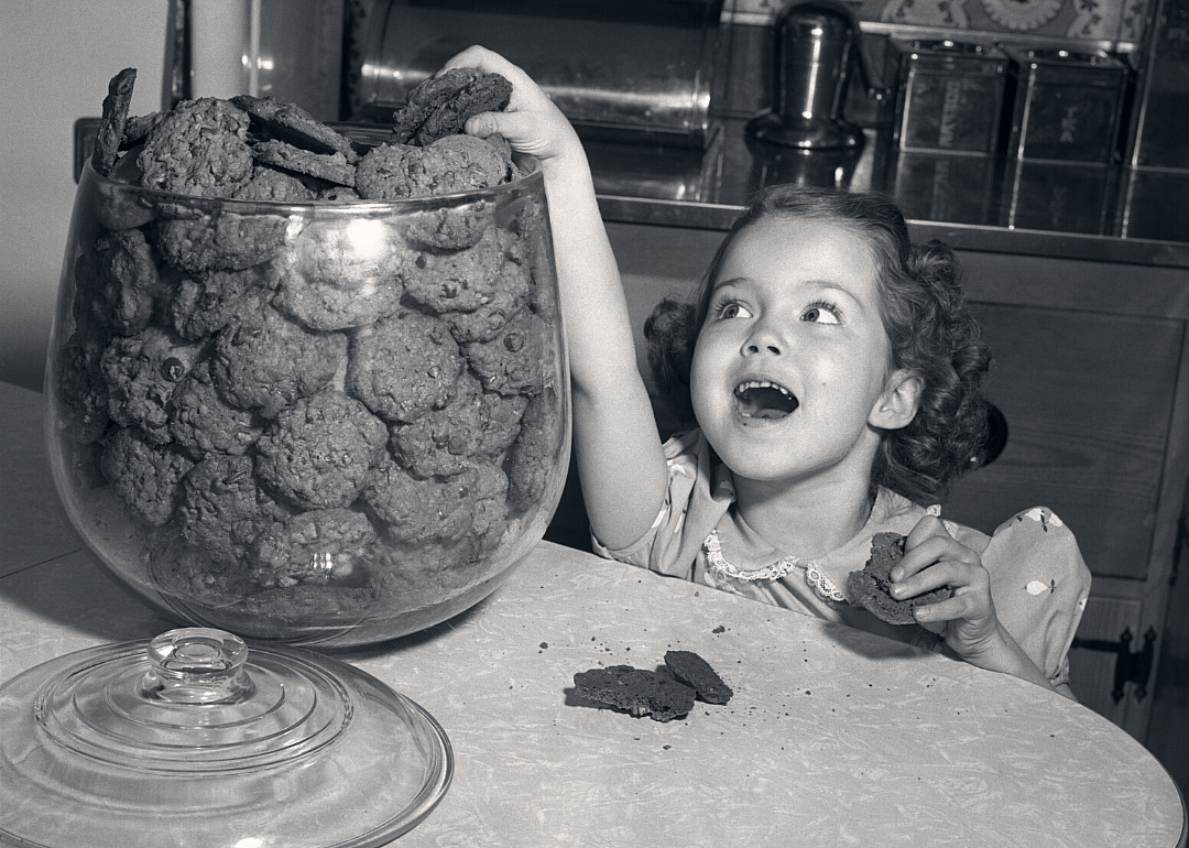 1955: European-style cookies hit grocery store shelves