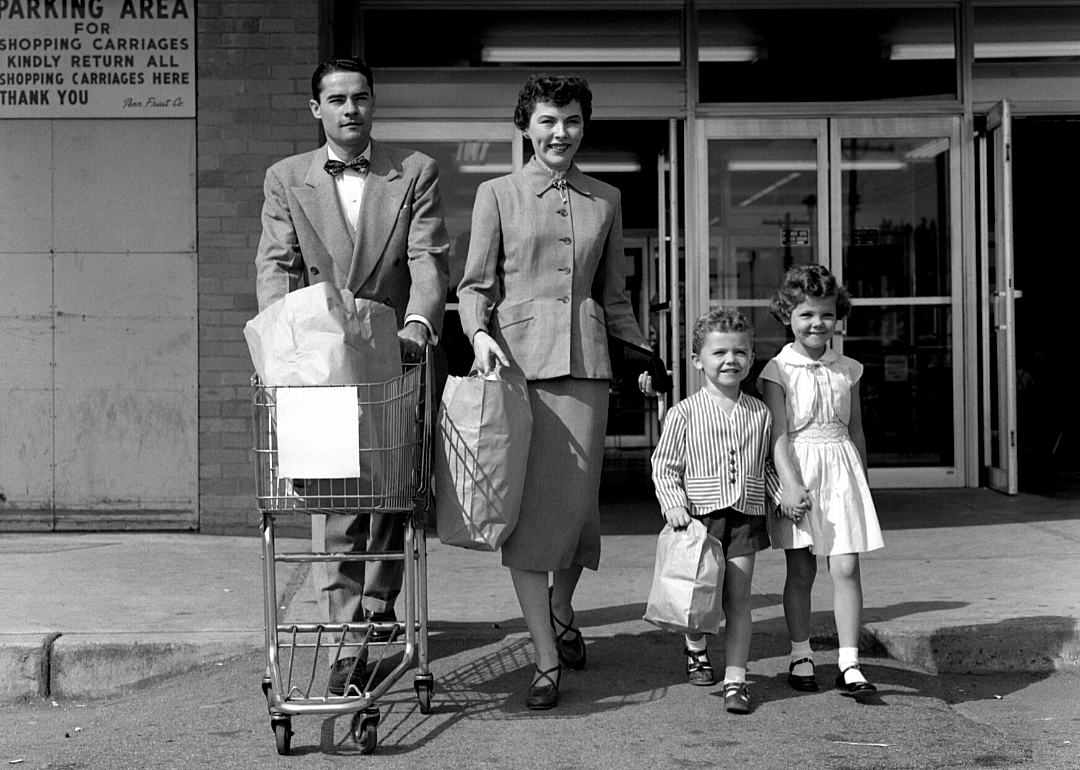 1957: Grocery stores remain open on Sundays