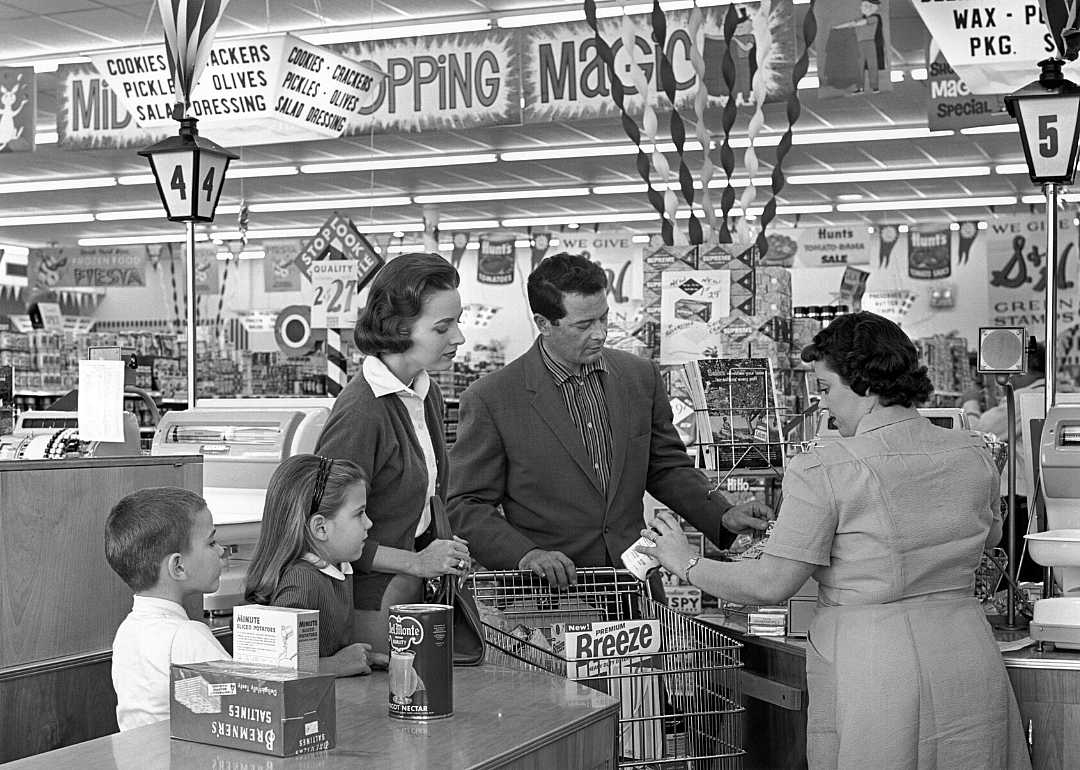 1958: Kroger enhances a Detroit supermarket