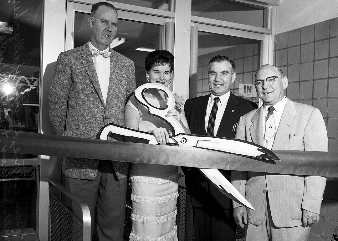 1959: Alaska gets first major food store