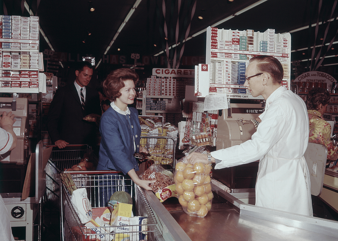 1966: Discount supermarkets are born