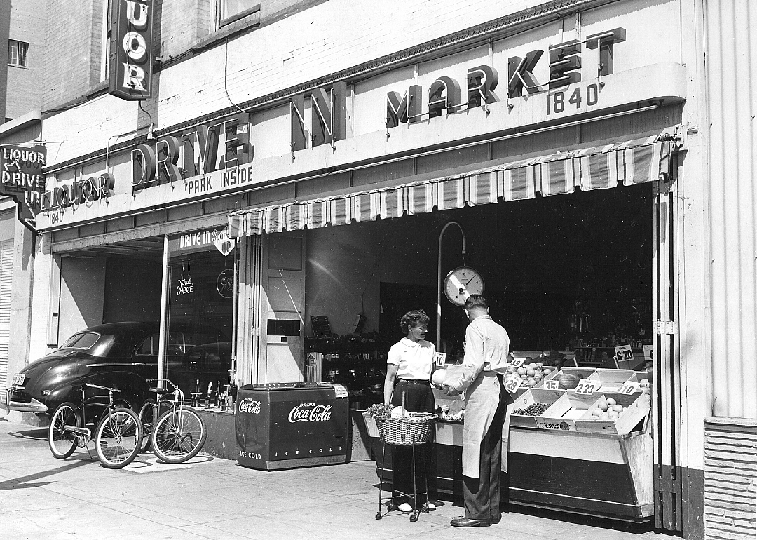 1924: Drive-in market opens in California