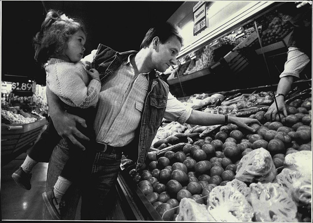 1984: Supermarkets bolster their produce selection
