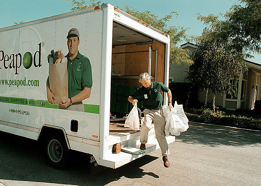 1997: Online grocery service expands