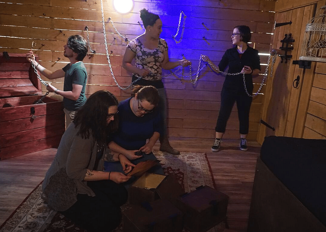 2012: Escape room