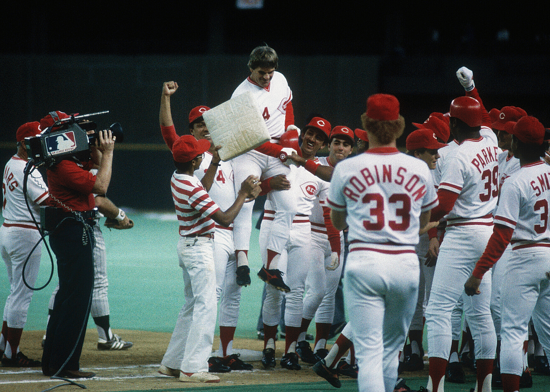 1985: Pete Rose becomes the hit king