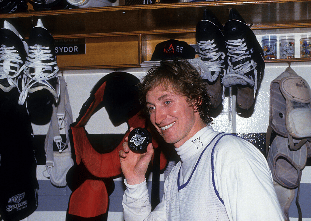 1994: Wayne Gretzky scores his 802nd NHL goal