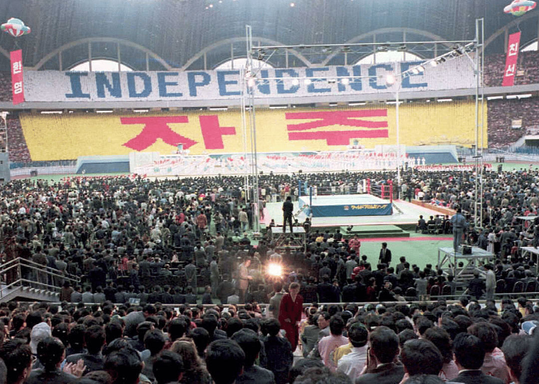 1995: Pro wrestling in North Korea draws over 300,000