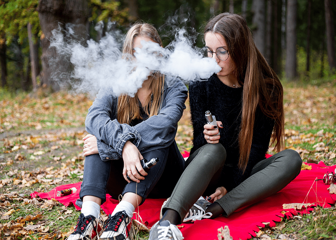 Vaping teenagers