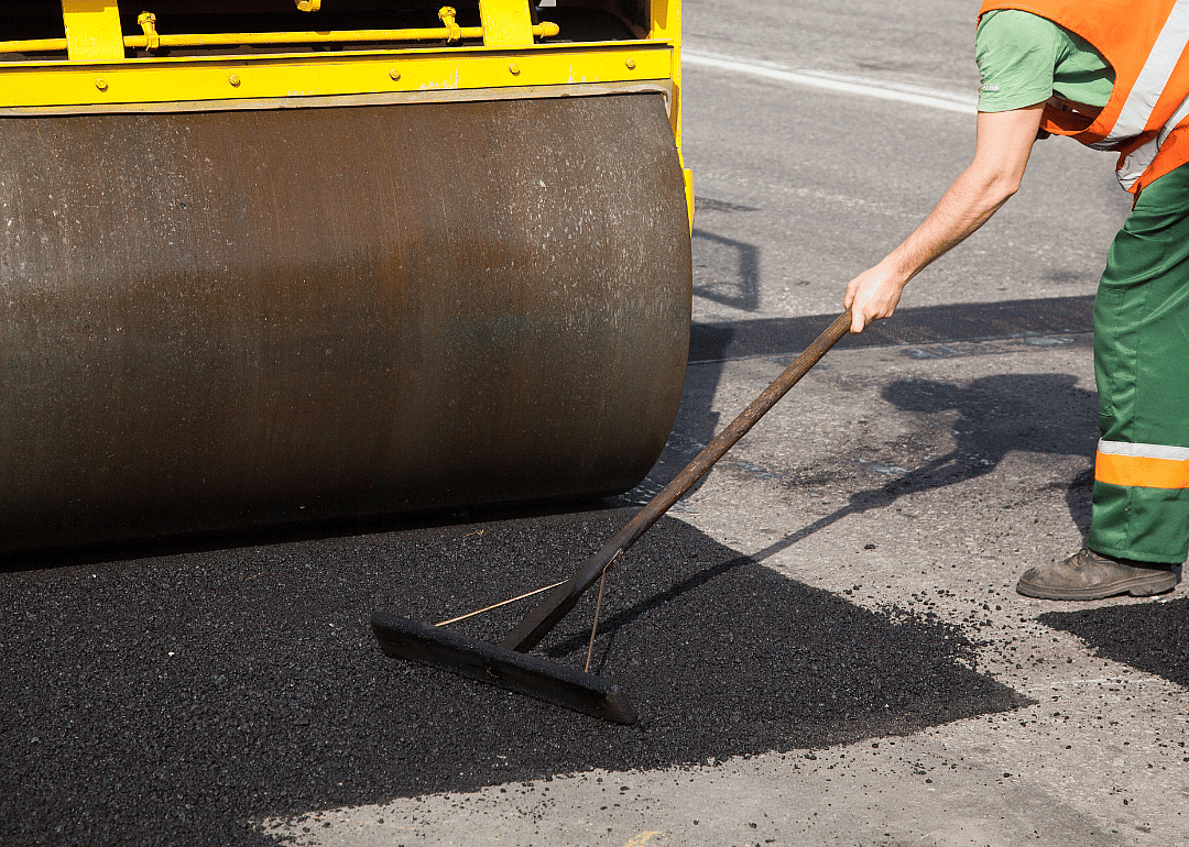New Jersey: Highway maintenance workers