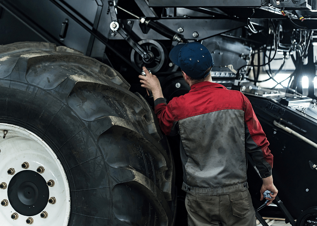 South Dakota: Industrial truck and tractor operators