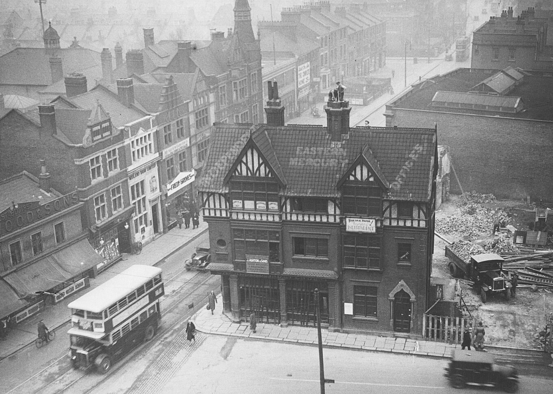 1899: Born in England