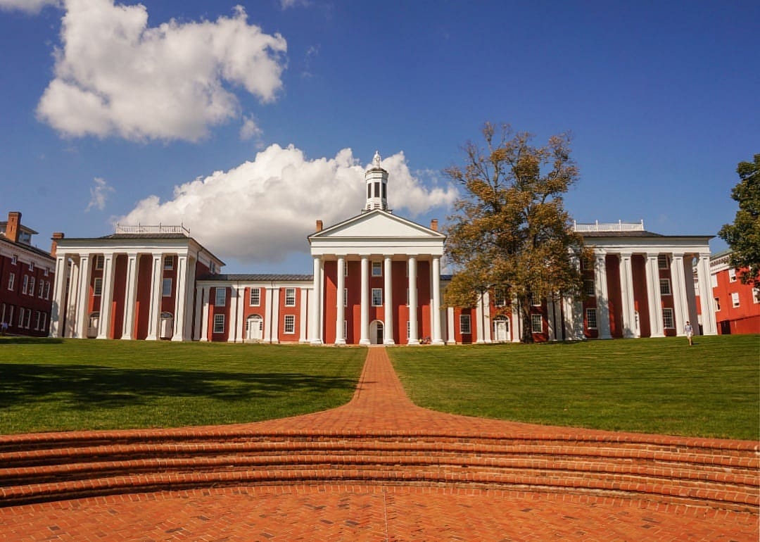 Washington Hall at Washington and Lee University.