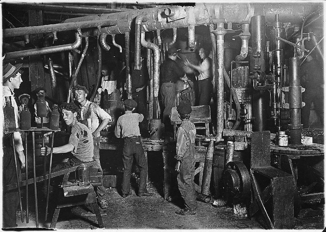 1938: The Fair Labor Standards Act becomes law