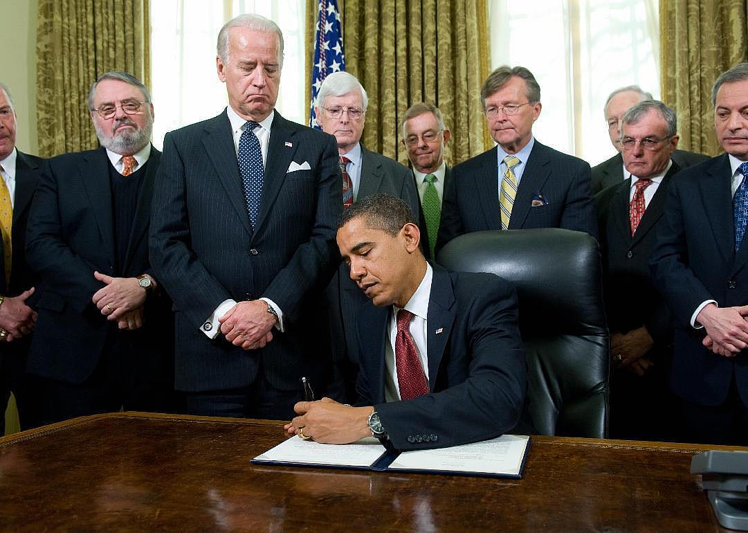 2009: Orders to close Guantanamo Bay