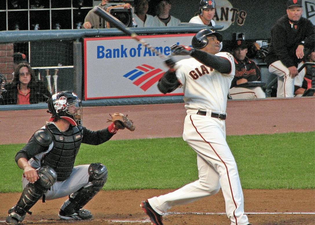 2007: Barry Bonds becomes all-time HR king