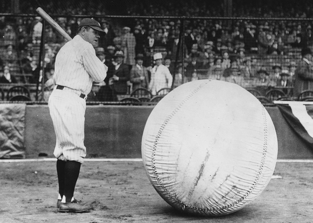 1927: RUTH SMASHES OWN HOME RUN RECORD