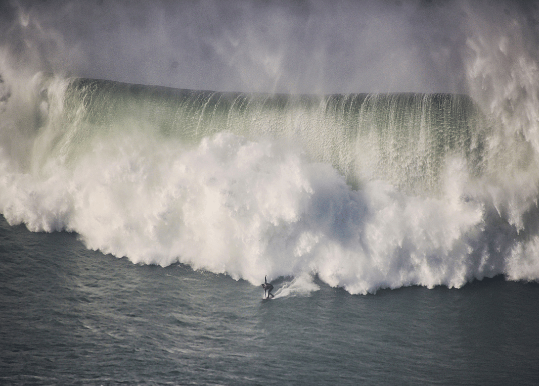 Sneaker wave